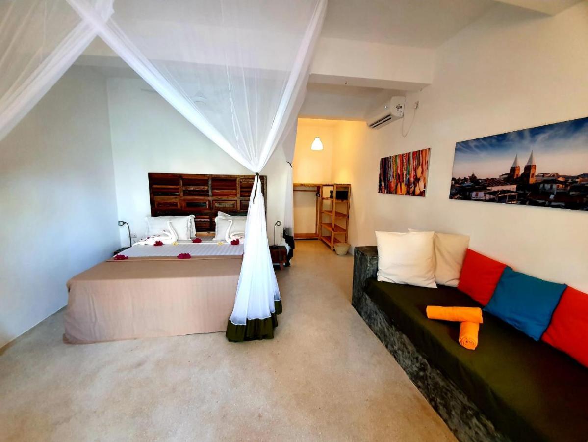 Casa Beach Hotel "Casa Del Mar" جامبياني المظهر الخارجي الصورة